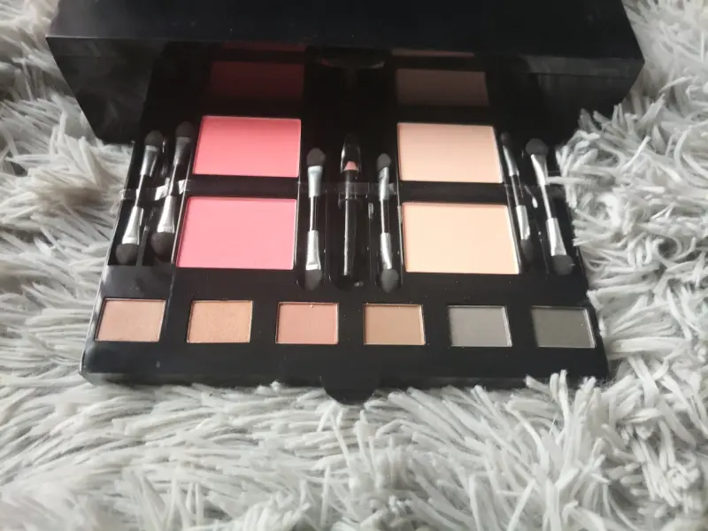 Paleta de sombras multicolor - 2
