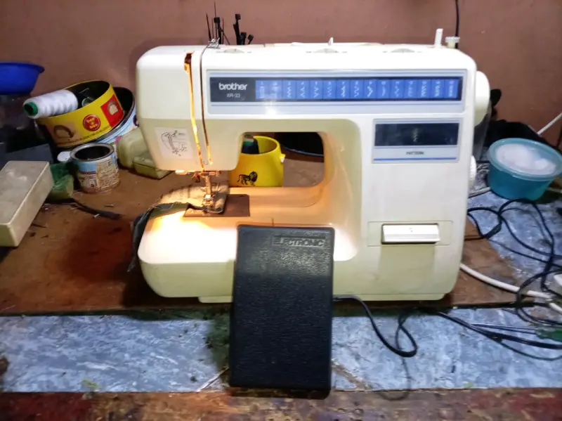 Máquina de coser Brother XR-33 - 4