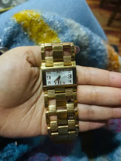 Reloj dorado Festina rectangular - miniatura 1