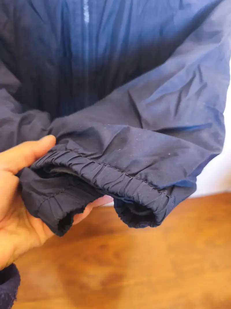 Chaqueta azul con capucha - 2