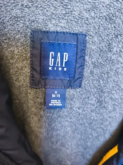 Chaqueta azul con capucha - miniatura 4