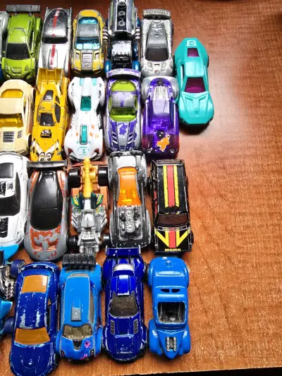 Set de 30 autos de juguete Hotwheels - miniatura 2