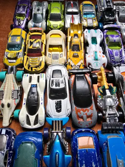 Set de 30 autos de juguete Hotwheels - miniatura 5