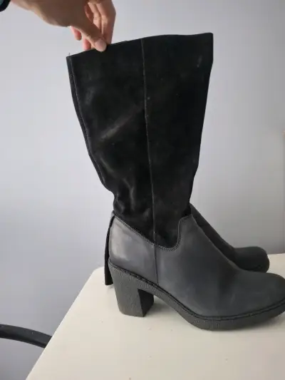 Botas negras de cuero - miniatura 1