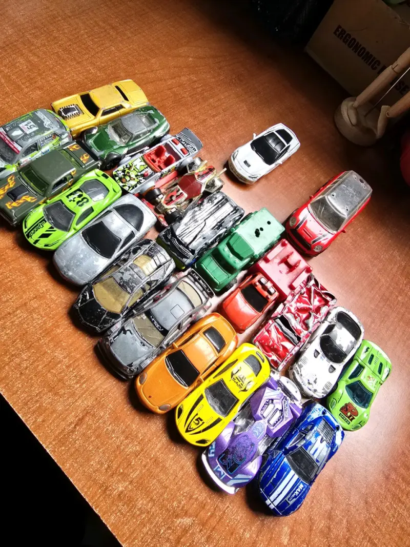 Colección de 22 autitos de juguete - 1