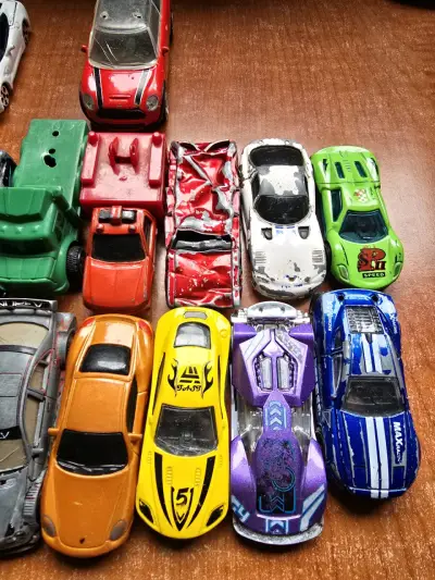 Colección de 22 autitos de juguete - miniatura 4