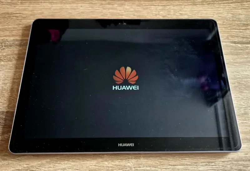 Tablet Huawei + Funda Targus - 1