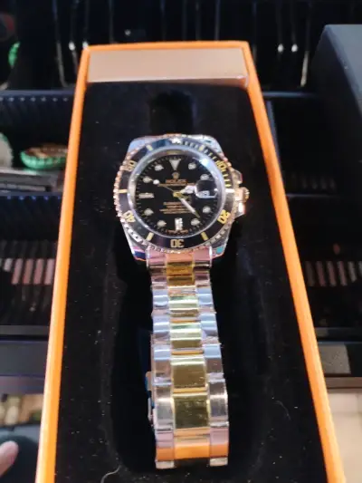 Reloj pulsera dorado y negro - miniatura 1