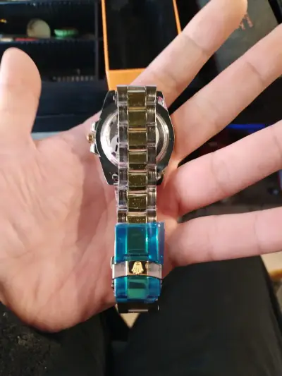 Reloj pulsera dorado y negro - miniatura 2