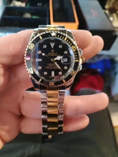 Reloj pulsera dorado y negro - miniatura 3