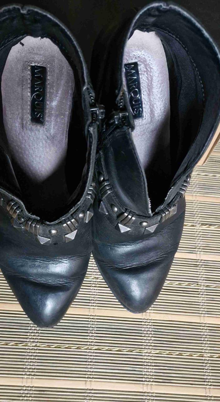 Botines negros cuero con tachuelas - 1