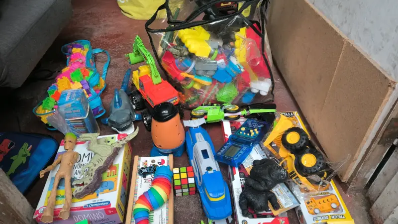 Lote de juguetes variados - 2