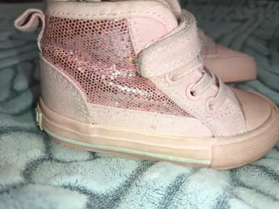 Zapatillas rosadas brillantes - miniatura 3