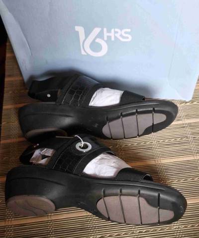 Sandalias negras 16HRS nuevas - miniatura 3