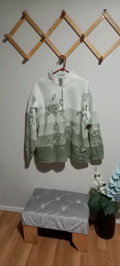 Suéter floral verde y blanco - miniatura 1