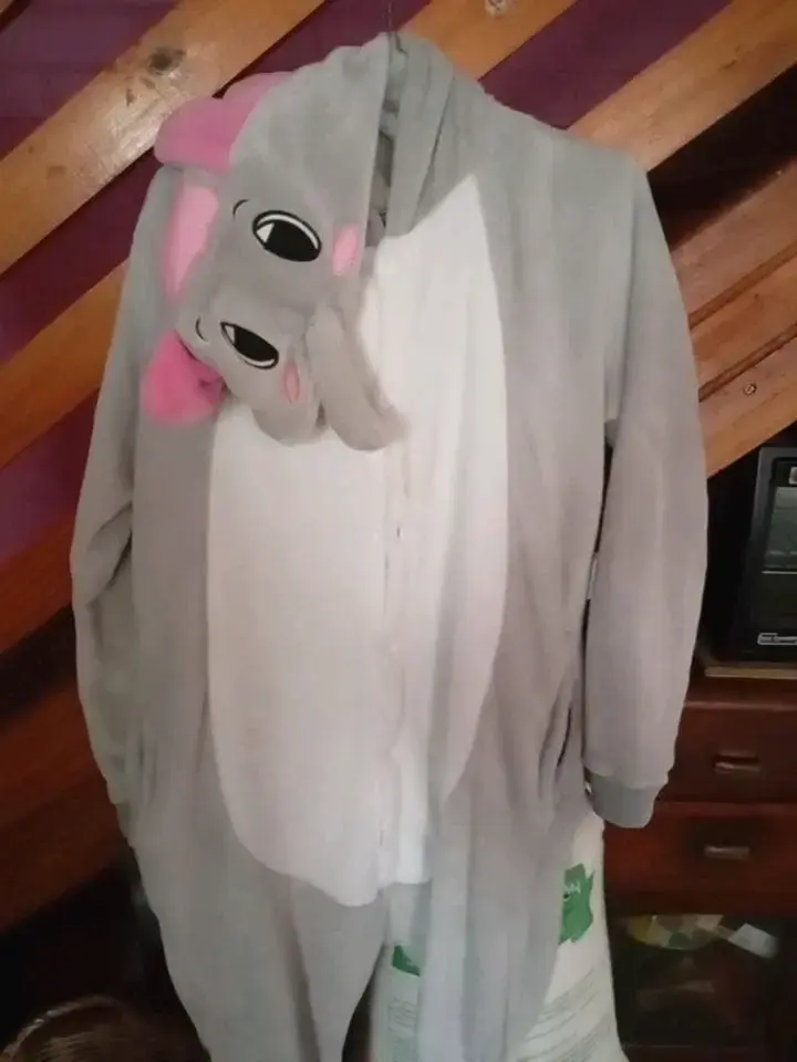 Pijama de elefante entero gris con capucha
