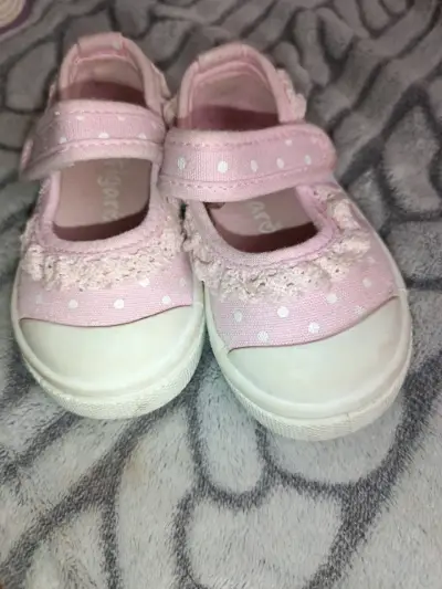 Zapatos rosados para bebé - miniatura 2