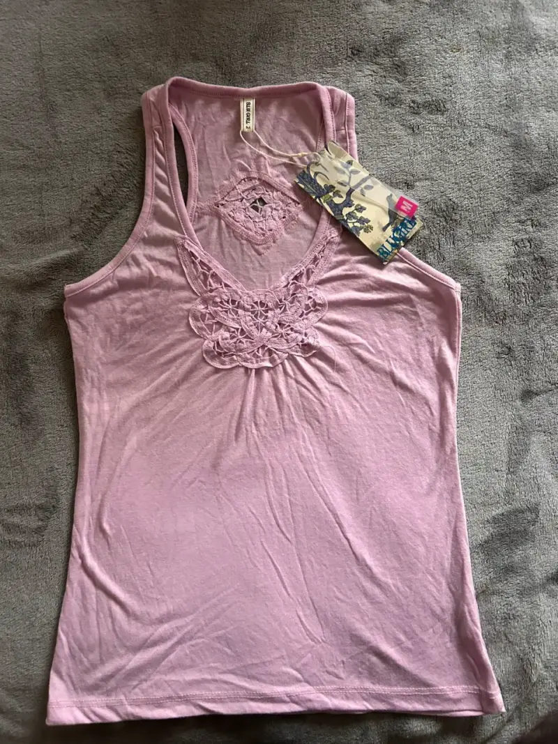 Polera rosa sin mangas nueva
