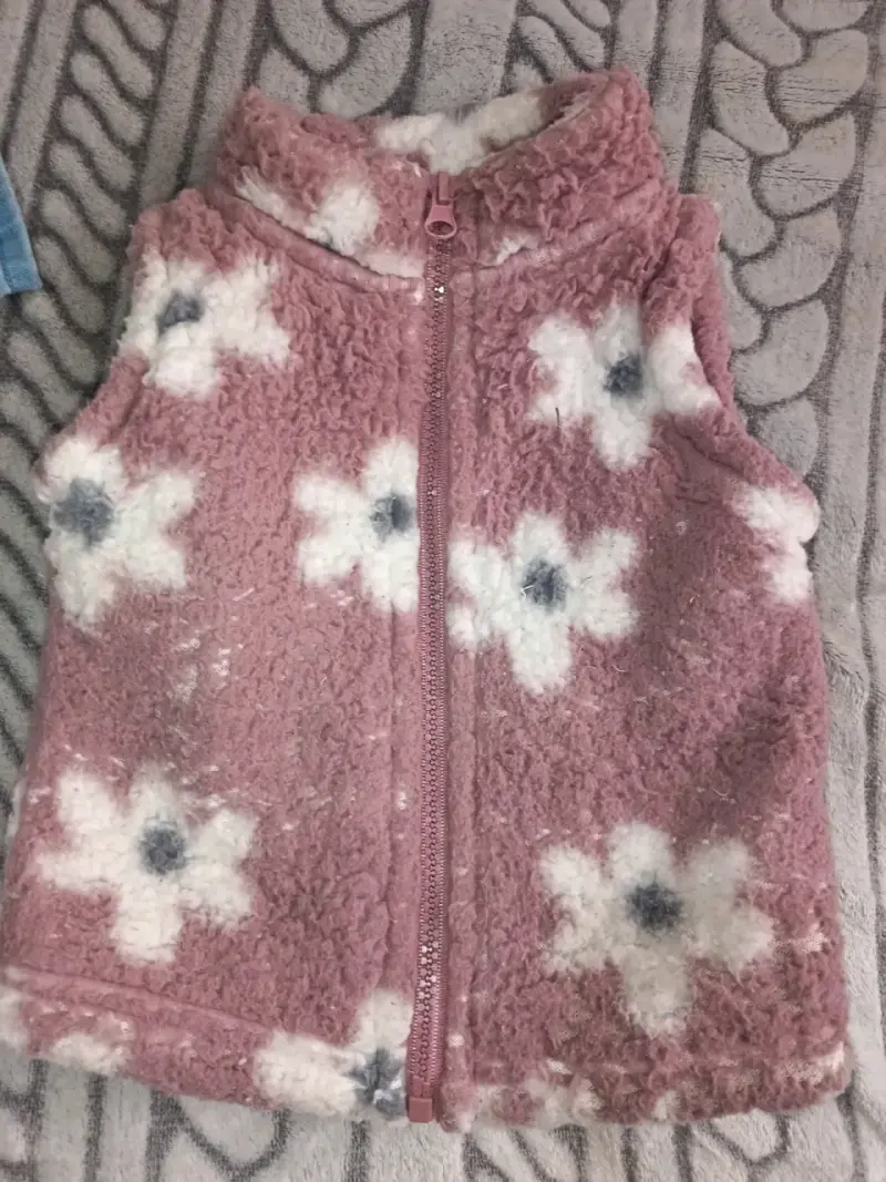 Chaleco sin mangas de peluche floral