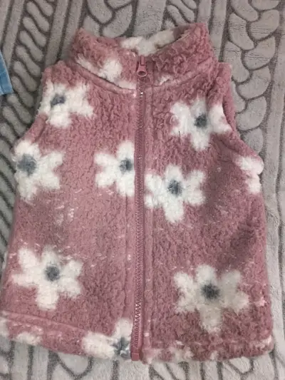 Chaleco sin mangas de peluche floral - miniatura 1