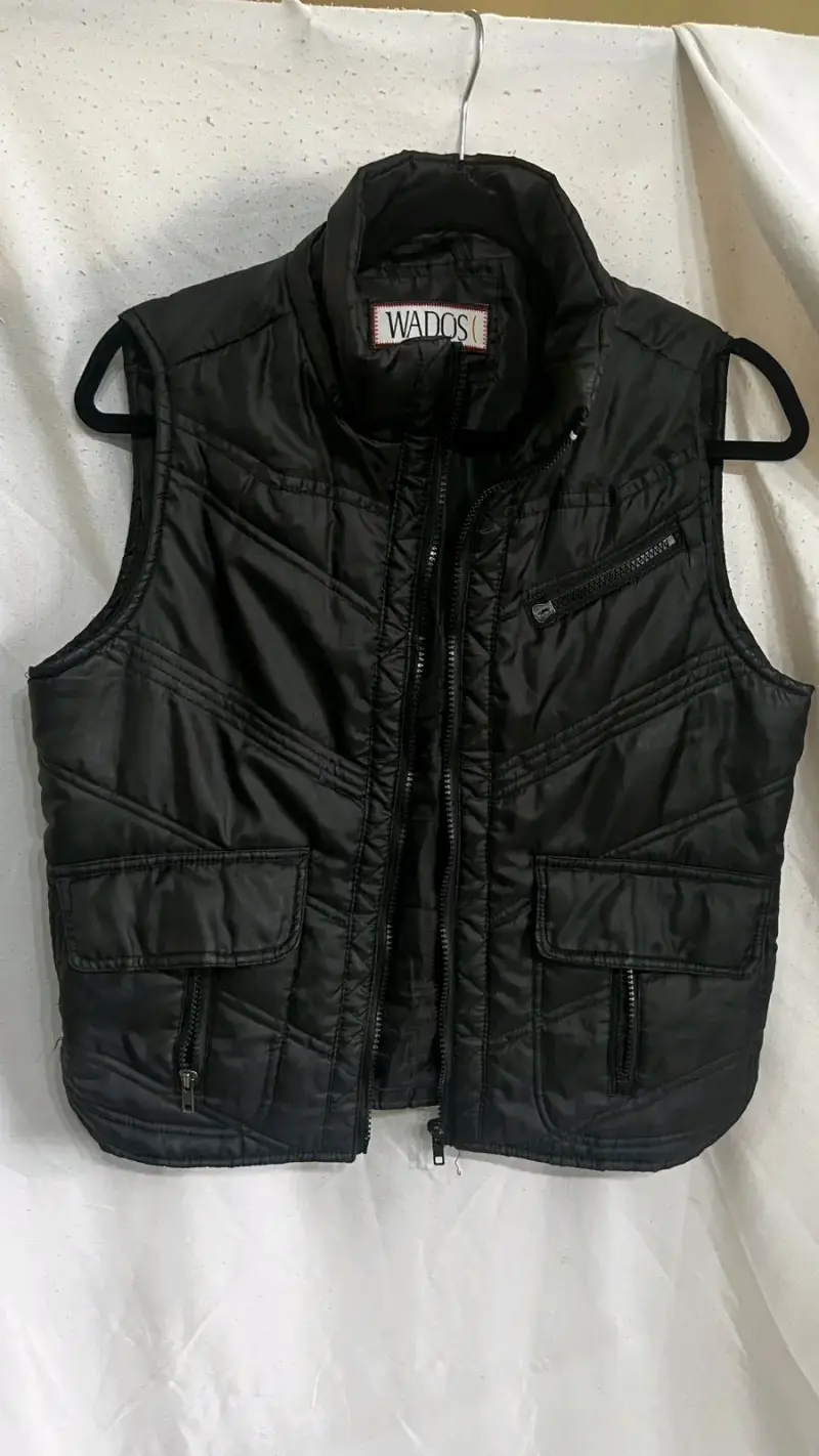 Chaleco negro impermeable - 1