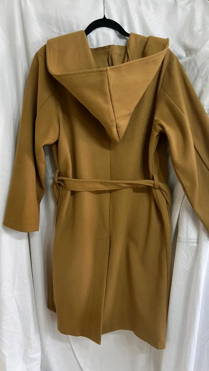 Abrigo camel con capucha - 2