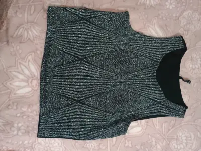 Polera sin mangas negra brillante - miniatura 1