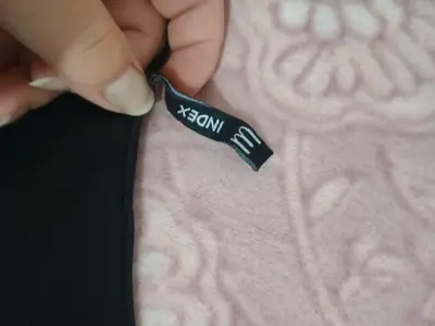Polera sin mangas negra brillante - miniatura 3