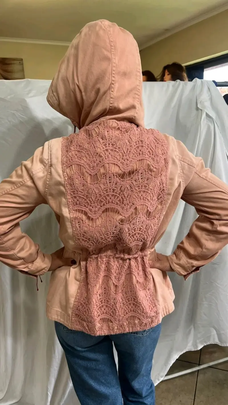 Chaqueta rosa con encaje casual - 5