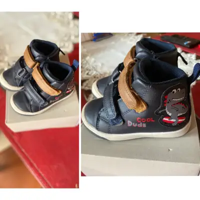 Zapatos de bebé casi nuevos - miniatura 1
