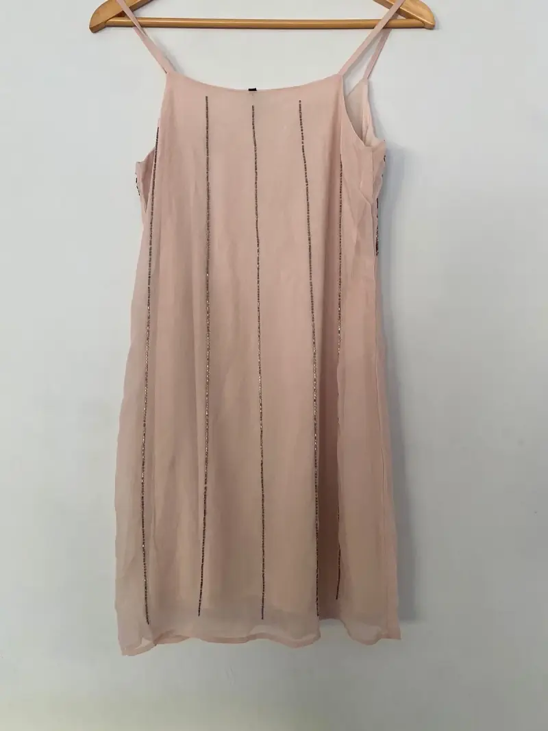Vestido rosado con lentejuelas - 2