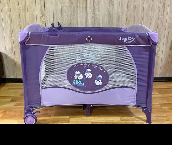Cuna de viaje Baby Way morada