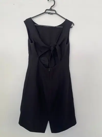 Vestido negro - miniatura 1