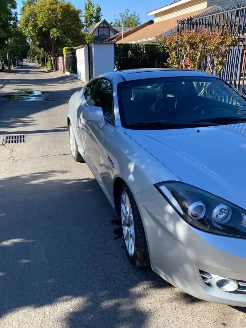 Auto gris deportivo Hyundai - Coupe 2.0 - - 3