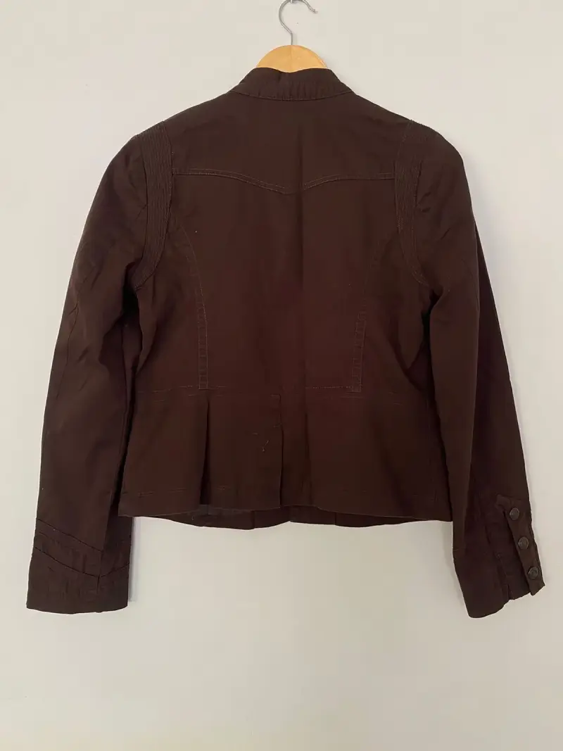 Chaqueta café con botones - 2
