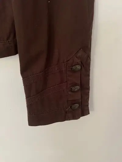 Chaqueta café con botones - miniatura 3