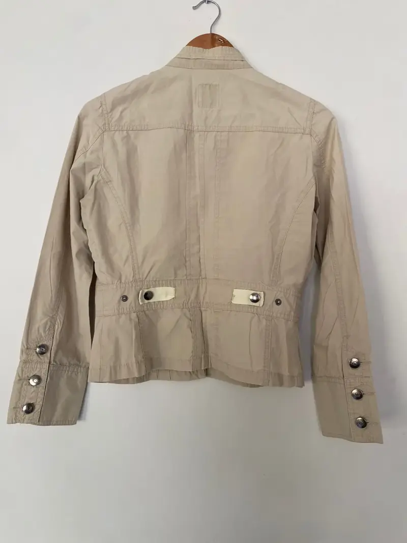 Chaqueta beige con bolsillos - 2