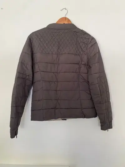 Chaqueta acolchada marrón para mujer - miniatura 2