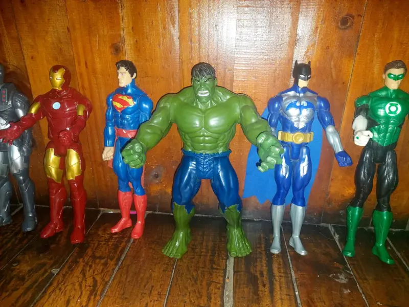 Figuras de Marvel y Avengers - 2