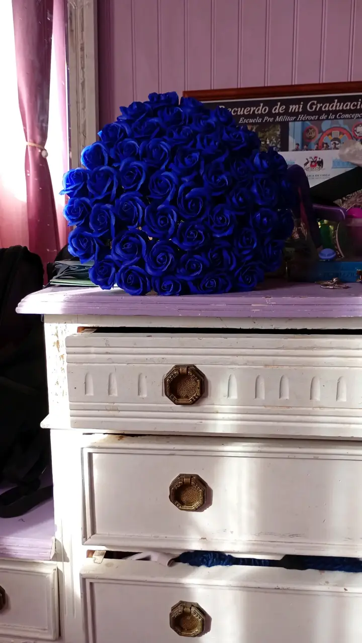 Ramo de rosas azules artificiales