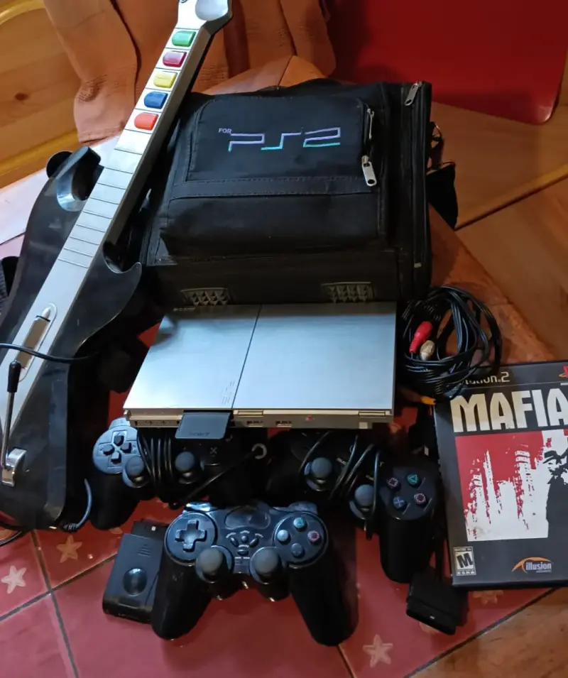 Pack Playstation2 Slim Silver+Bolso+Guitar Hero - 1