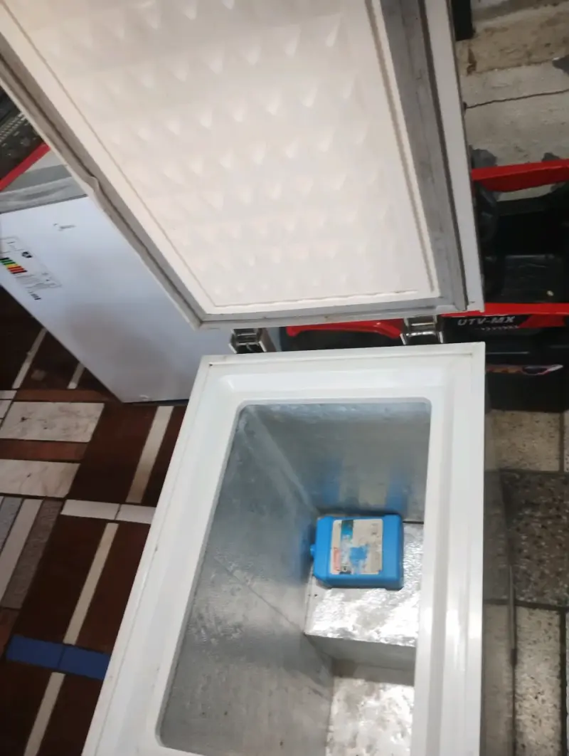 Mini congelador blanco usado - 2