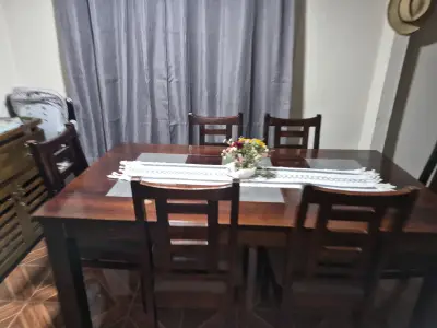 Mesa de comedor con sillas - miniatura 1