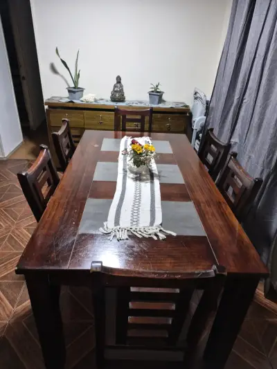 Mesa de comedor con sillas - miniatura 2
