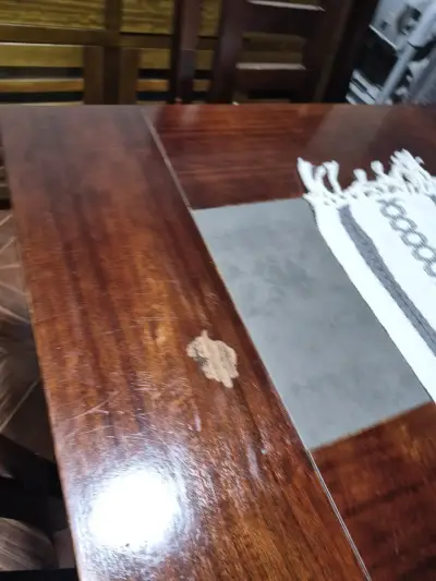 Mesa de comedor con sillas - miniatura 3