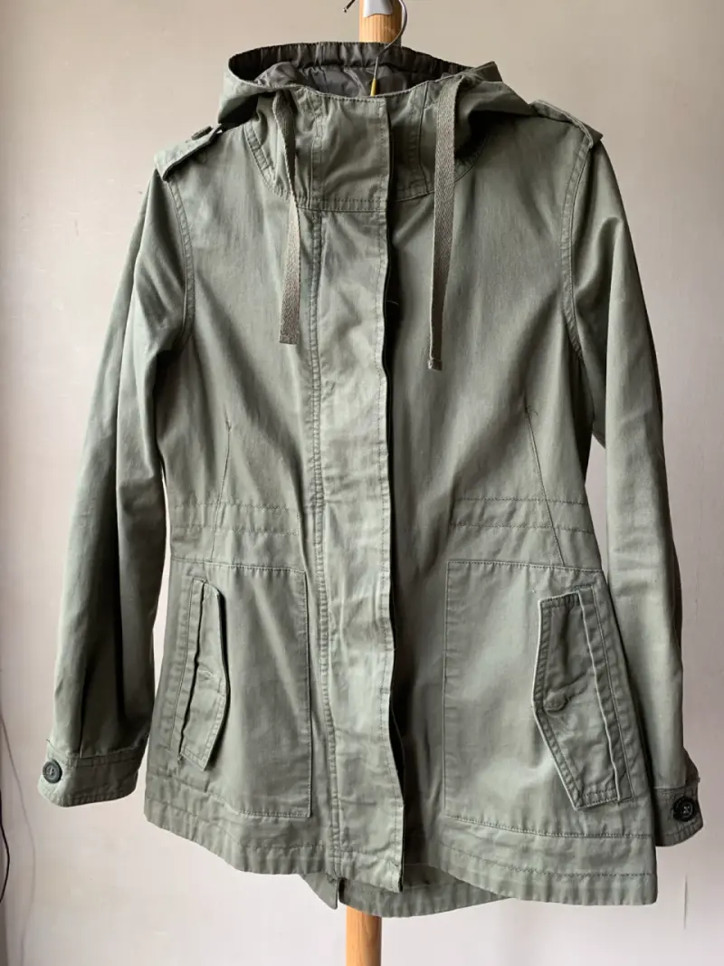 Chaqueta verde con capucha - 1