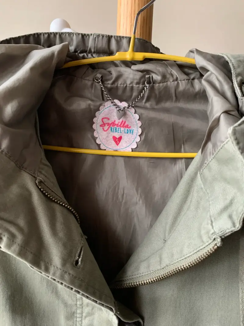 Chaqueta verde con capucha - 3