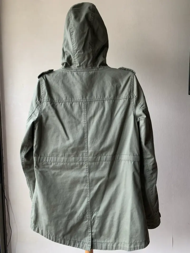 Chaqueta verde con capucha - 4