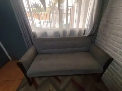 Sofá dos plazas gris - miniatura 3