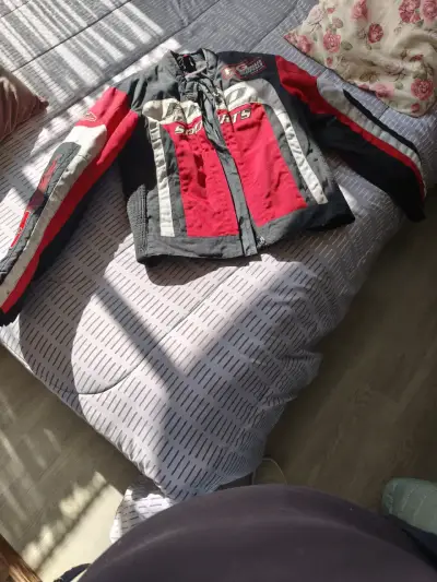 Chaqueta negra talla L - miniatura 5